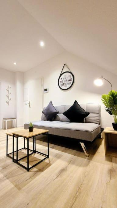 Apartment Tiny-home-stil Rhein-nah Und Verkehrsanbindung *